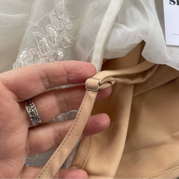 ShowPo AKshia Appliqué Pure White Mini Dress Womens Size 4 NWT - Picture 5 of 12